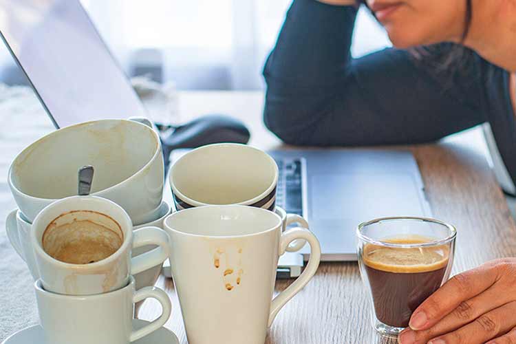 چرا به قهوه اعتیاد پیدا کرده ام؟